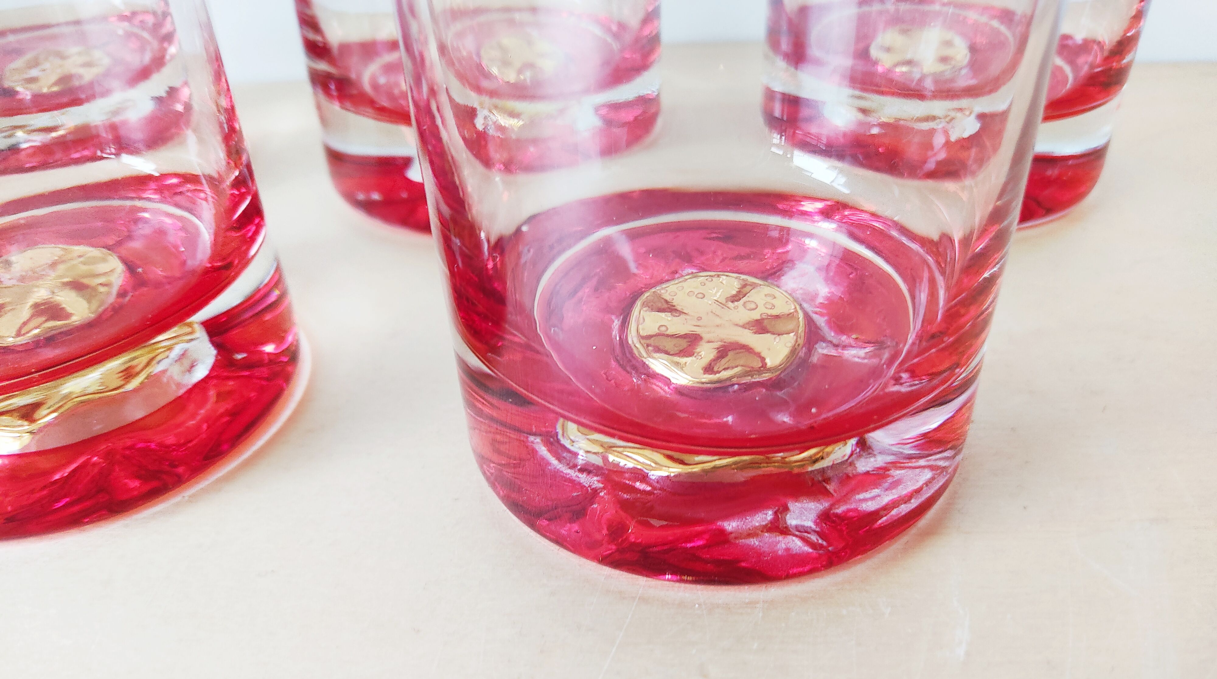 Set of 5 gold-lozenges whiskey glasses