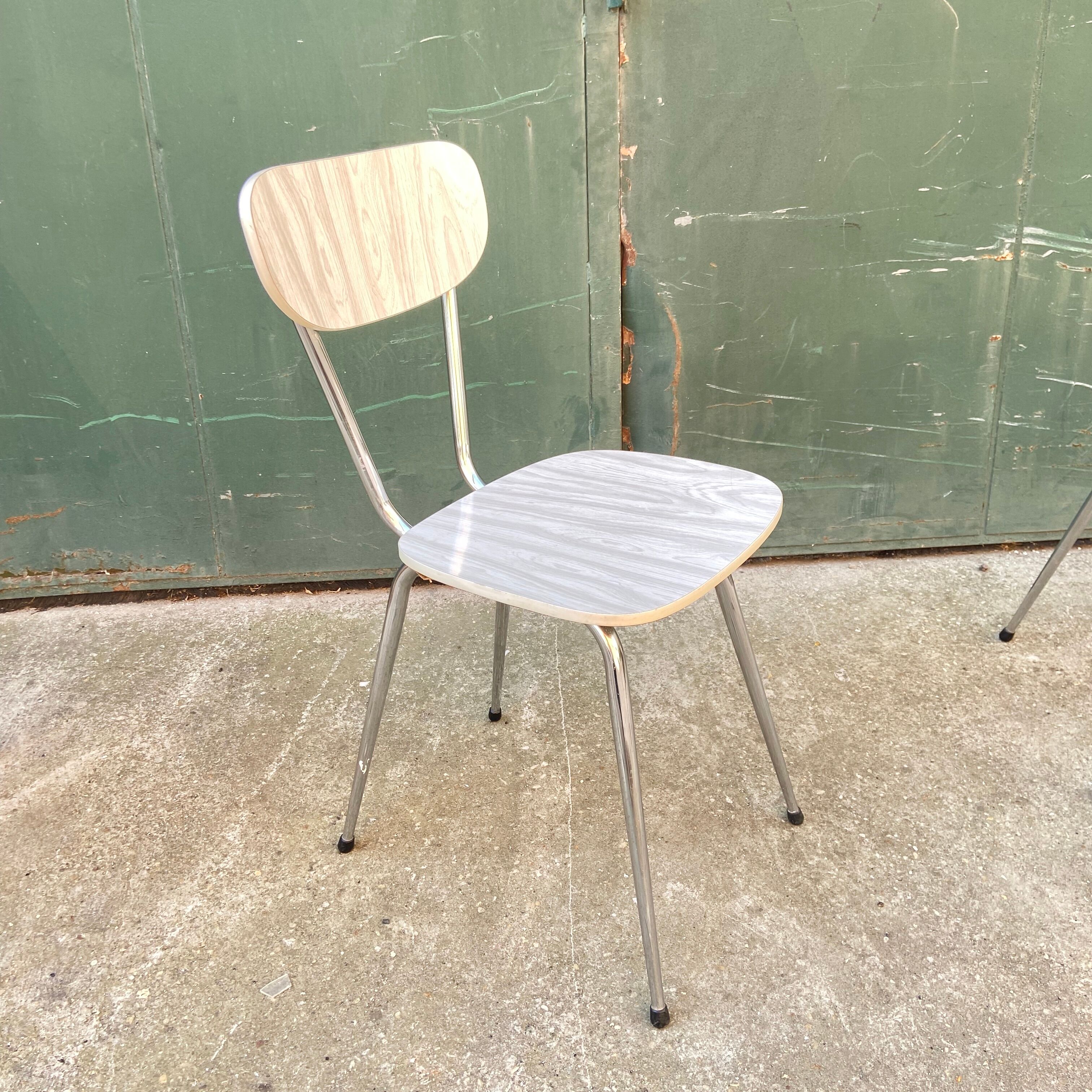 Set of 4 chairs in formica