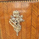 Commode sauteuse Louis XVI en marqueterie 19ème