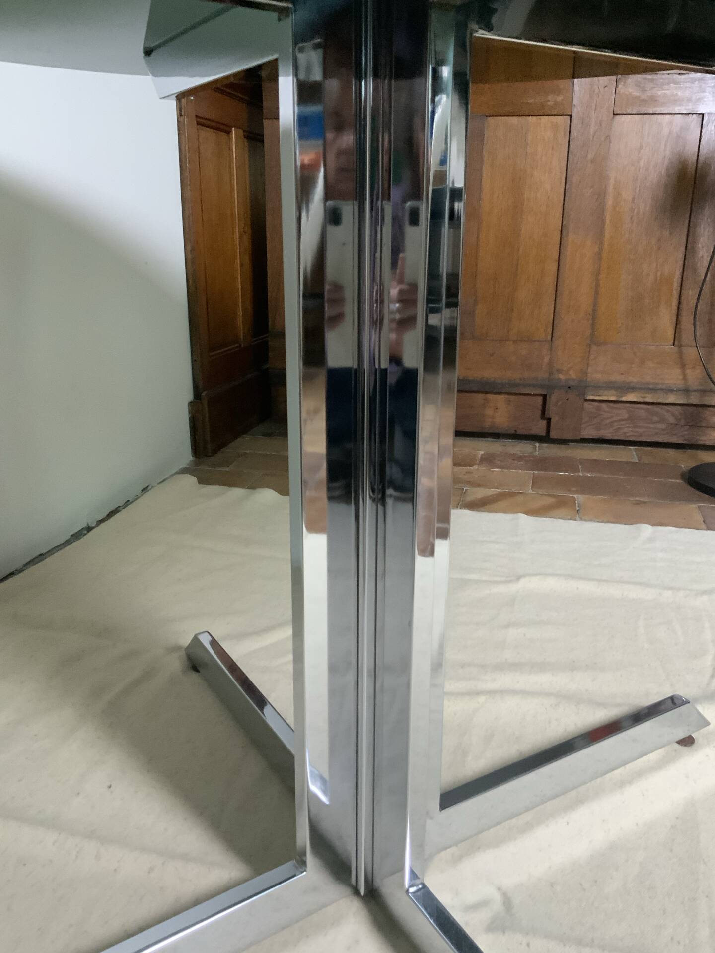 Glass dining table 70.