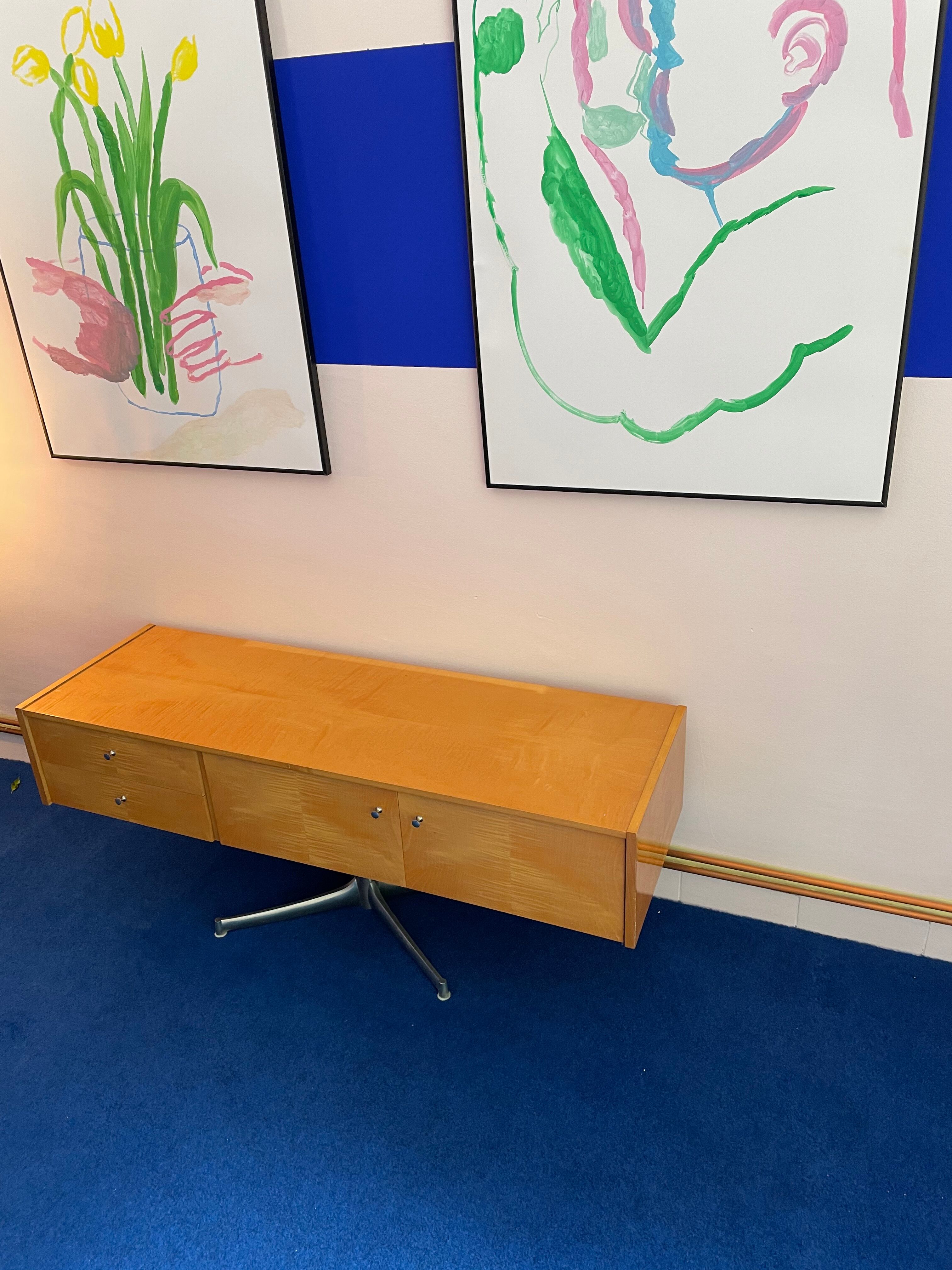 Enfilade, meuble platine vinyle en bois des années 70 sur piètement étoile en inox
