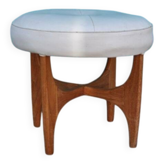 Mid-century ottoman in teak and off-white leather by Kofod Larsen for G-Plan, 1960s.