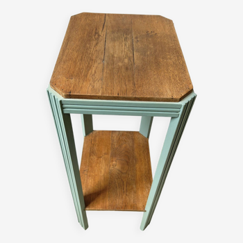 Pedestal table