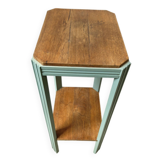 Pedestal table