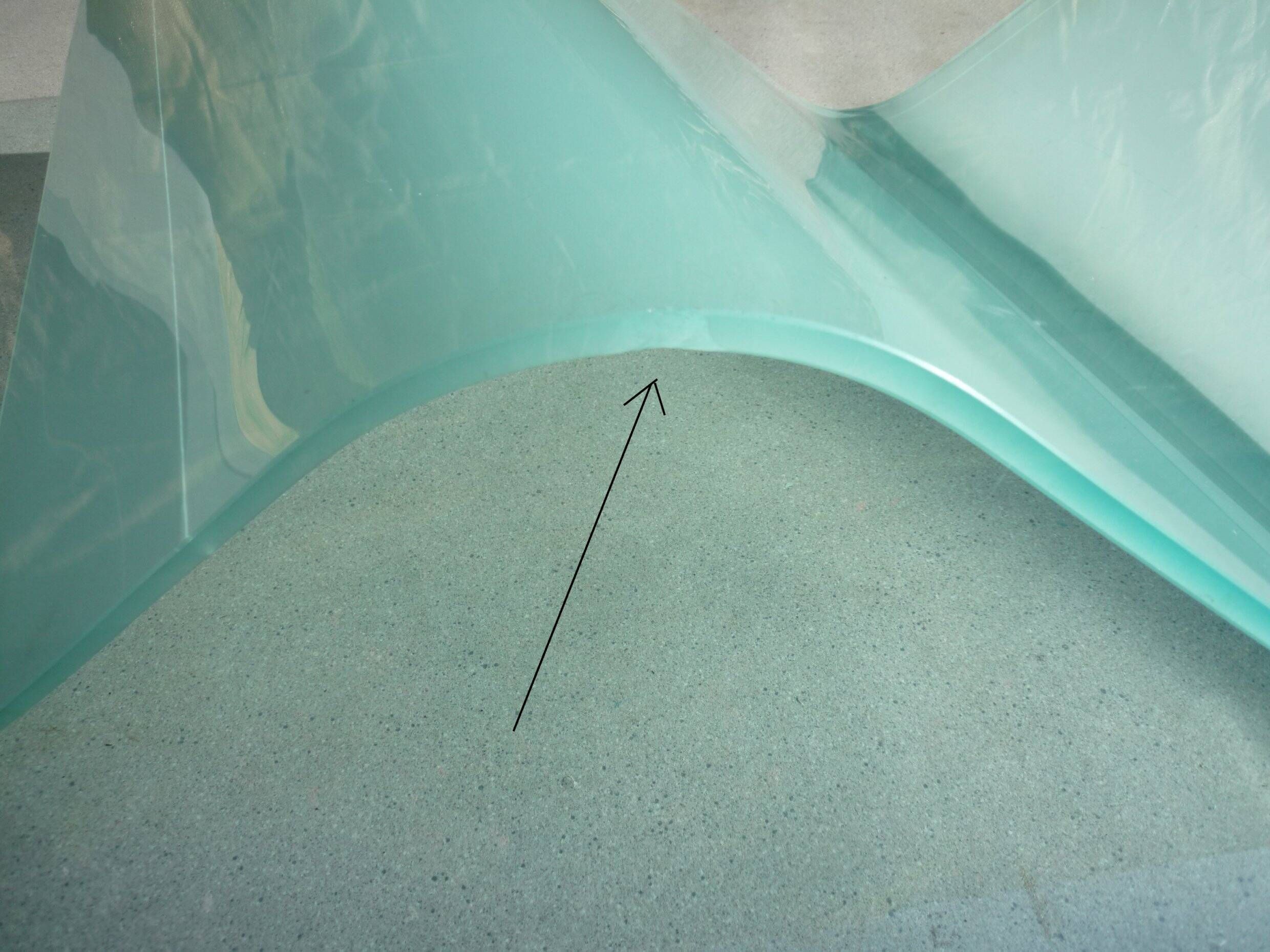 Table "sail" in curved glass by Dietmar Joester