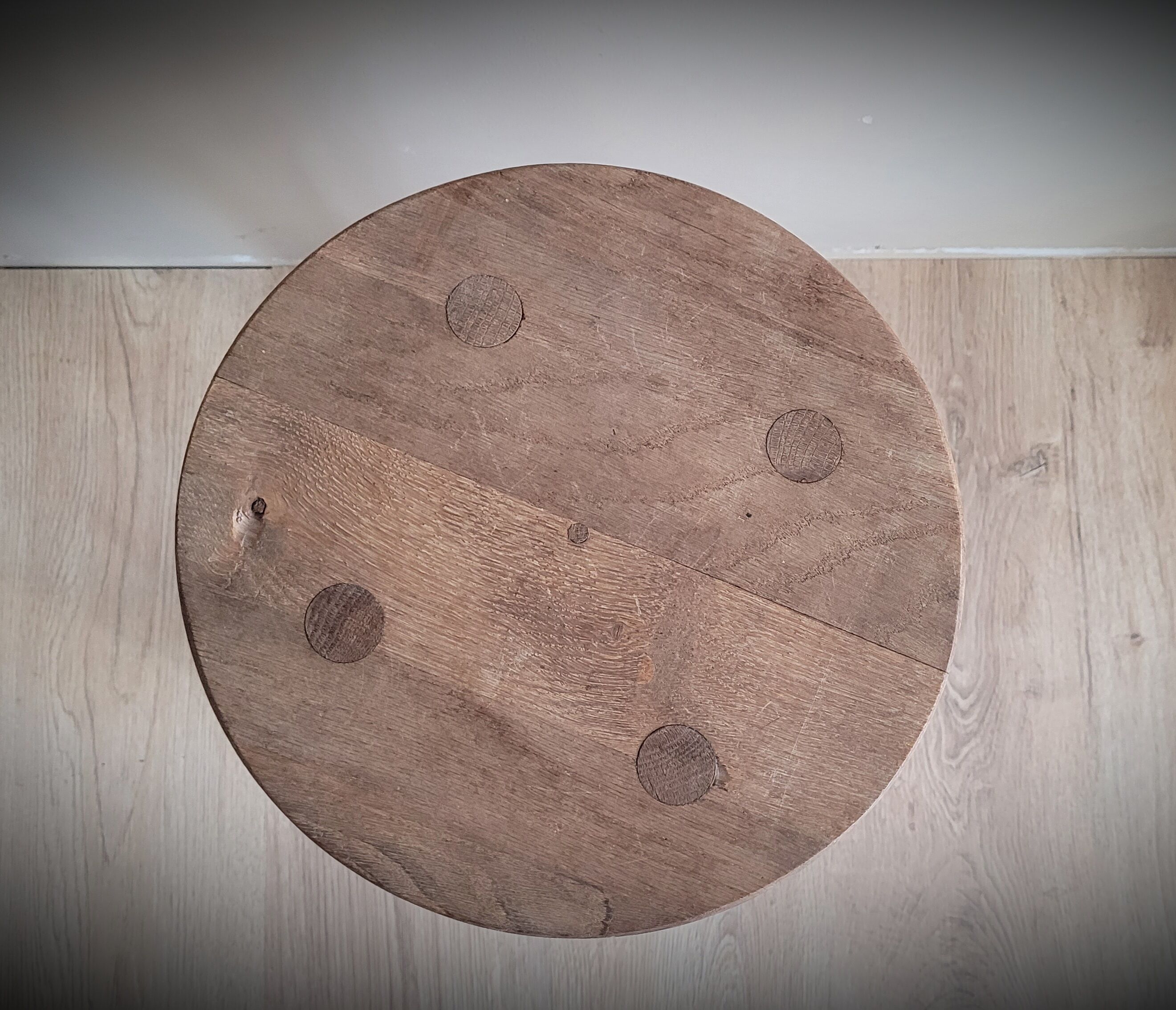 Round workshop stool