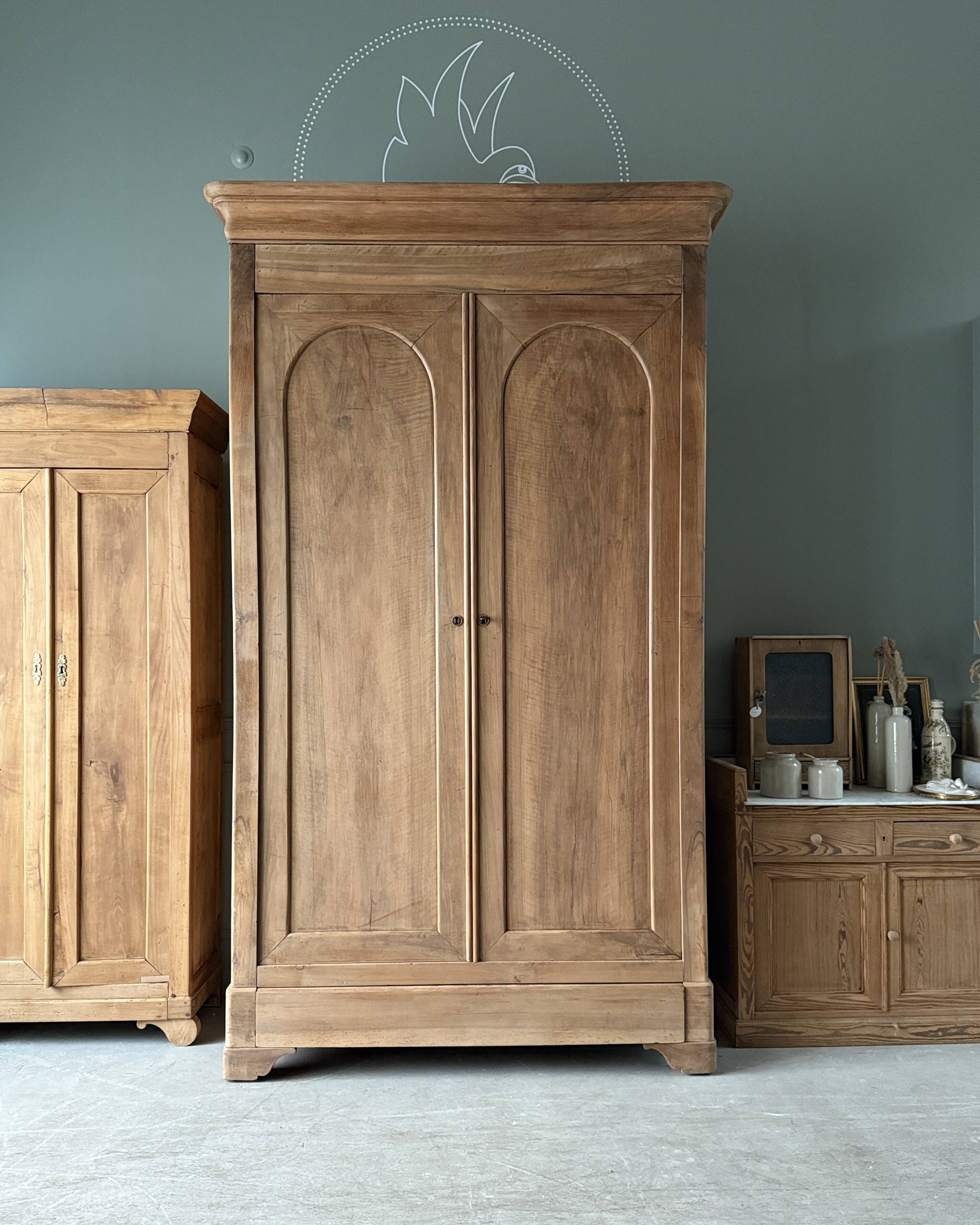 Large wedding wardrobe (renovated)