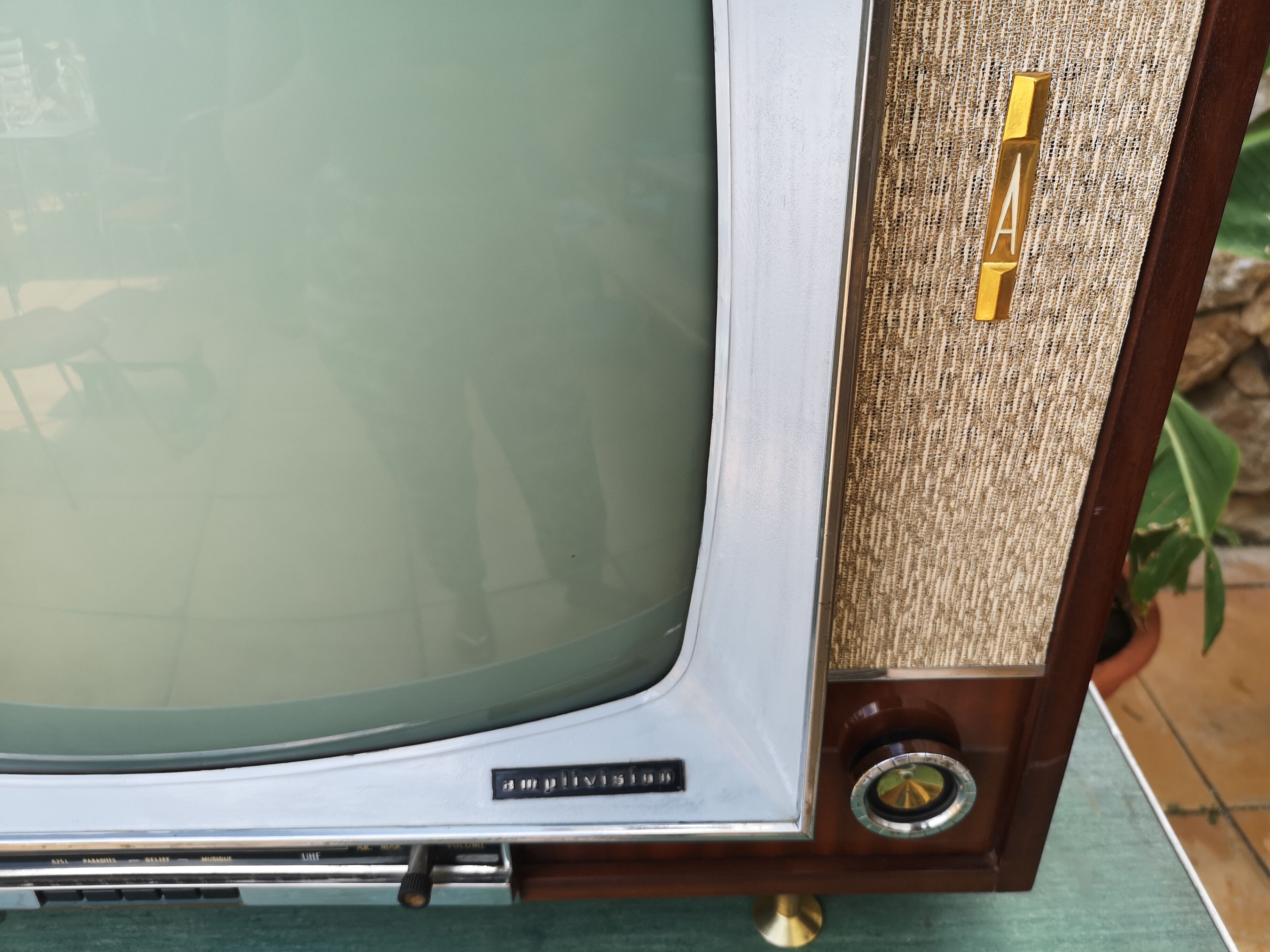 Vintage television Amplivision model AV 604