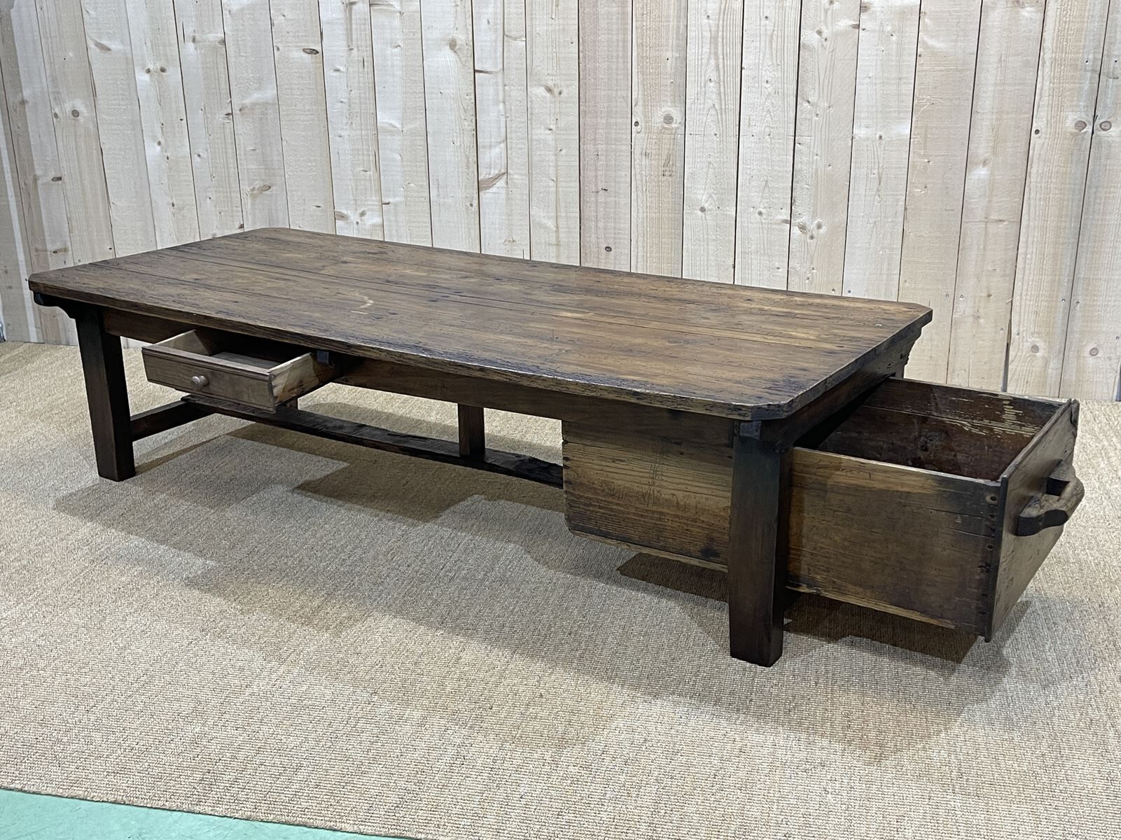 Coffee table early XXth fir with 2 drawers