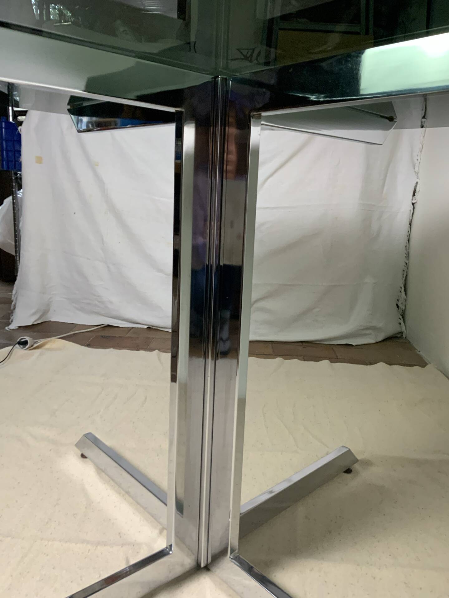 Glass dining table 70.