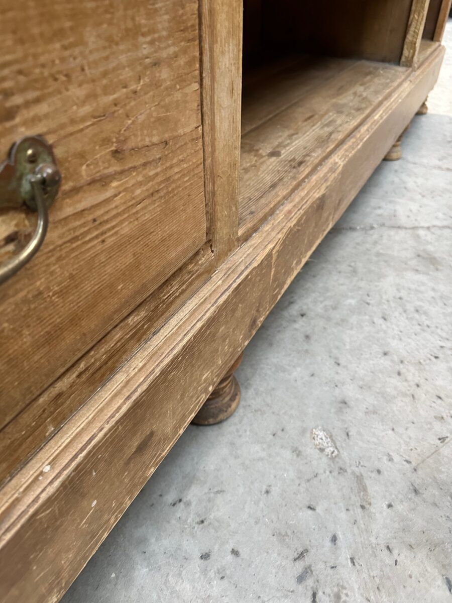 Old fir counter
