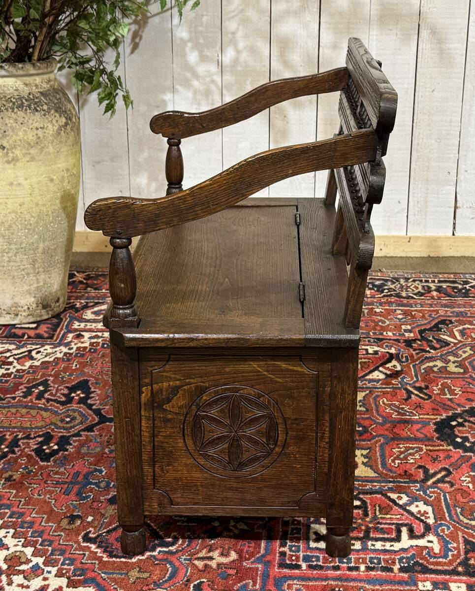 Chestnut bank chest from the 19th century.