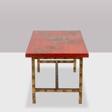Table basse en laque et fer doré. Années 1950.