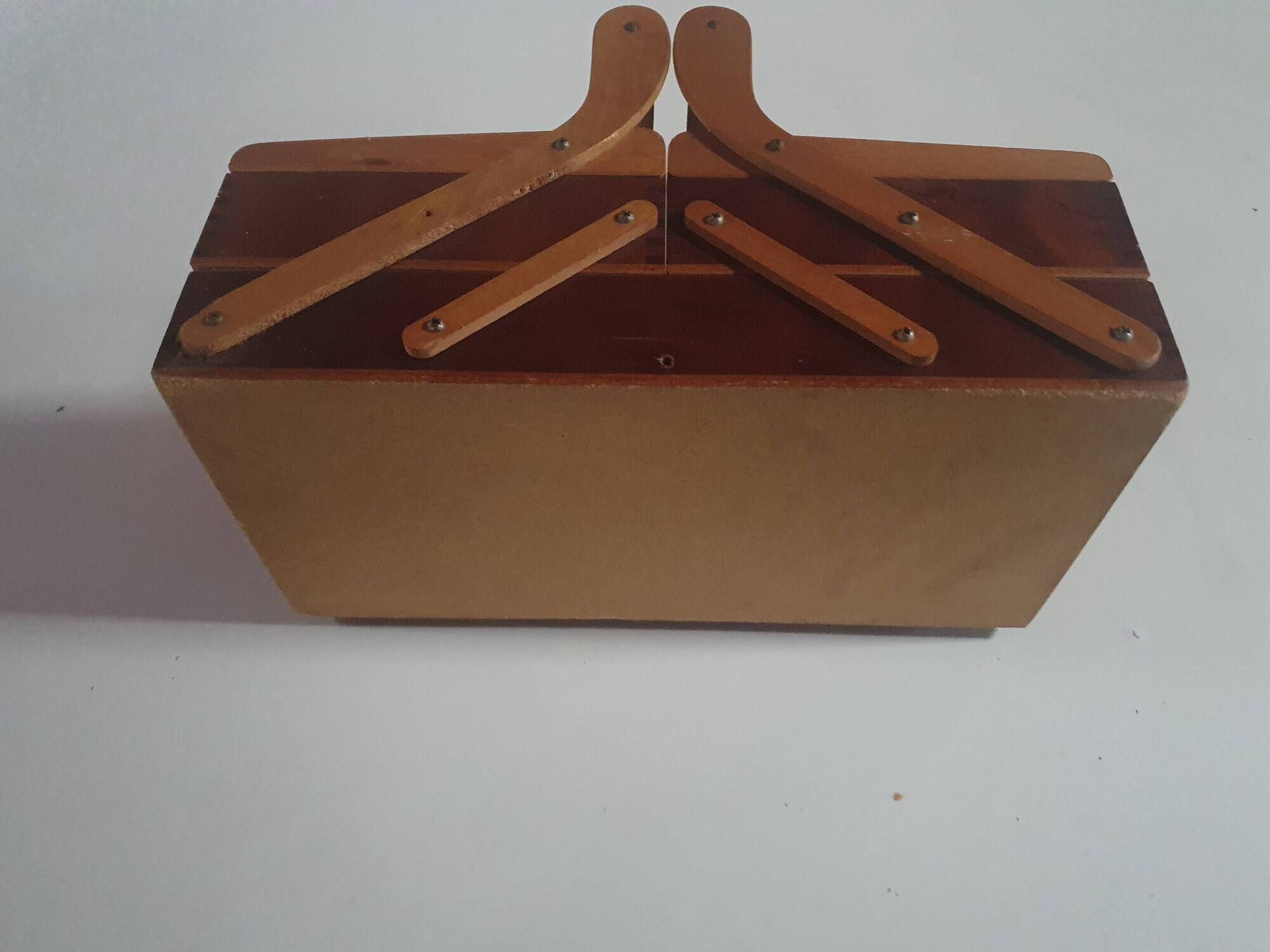 Boîte a couture en bois vintage