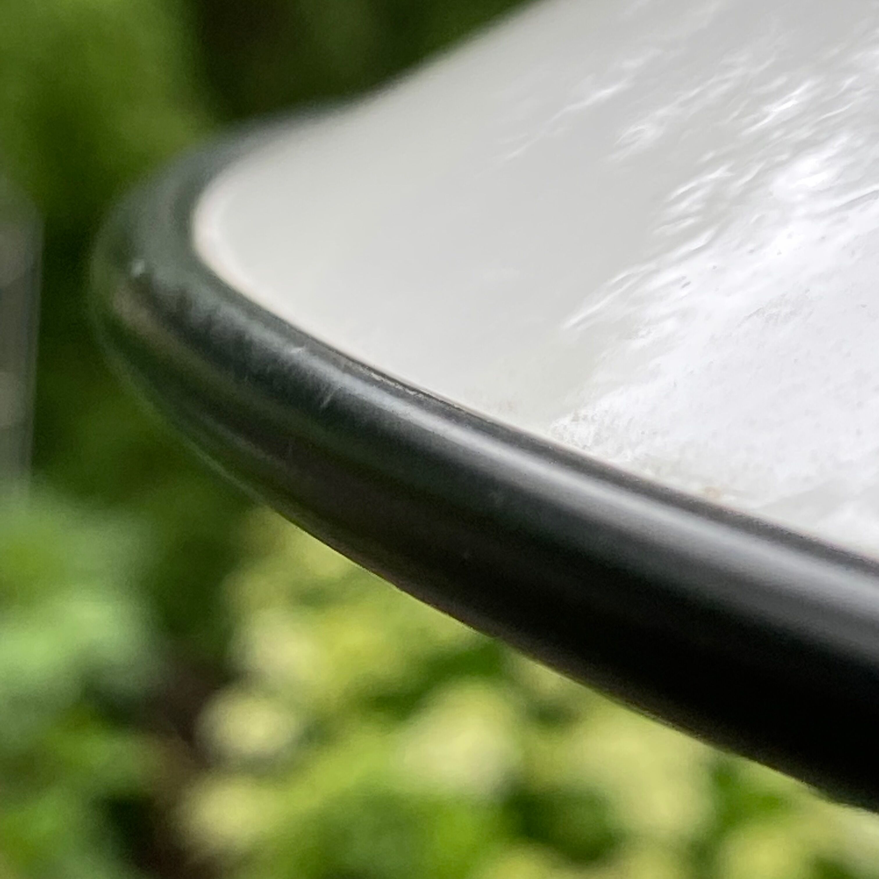 XXL suspension in enamelled sheet metal