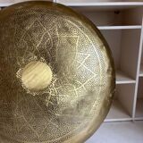 Large oriental wall lamp in hammered gold-plated perforated brass, 100 cm.