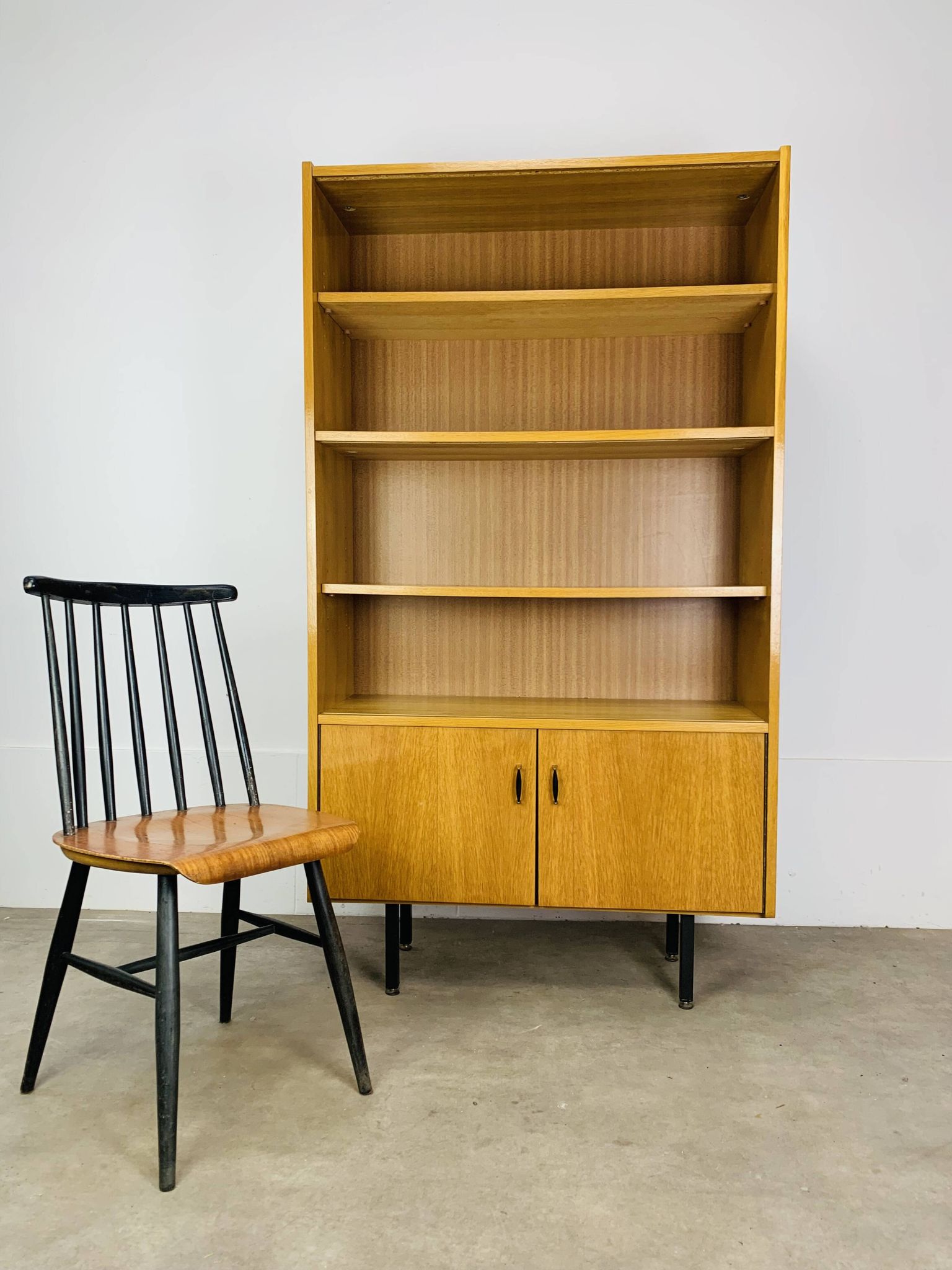 Etagère bibliothèque moderniste des années 50, chêne clair, vintage
