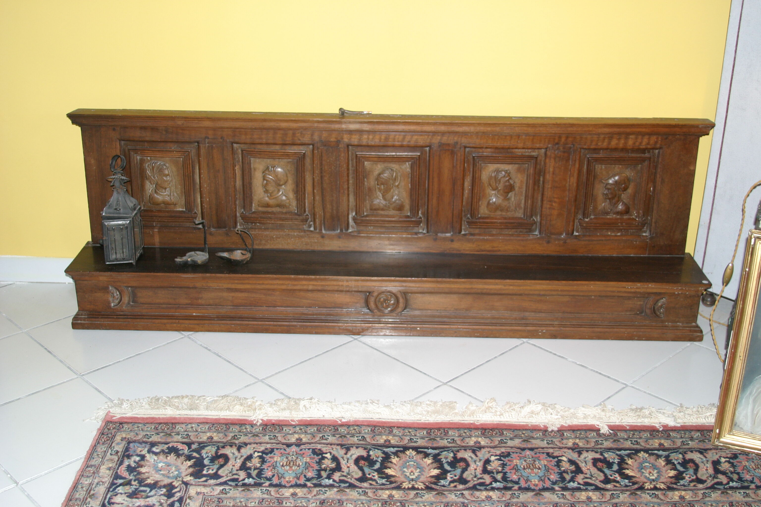 Provençal furniture top head of allegories