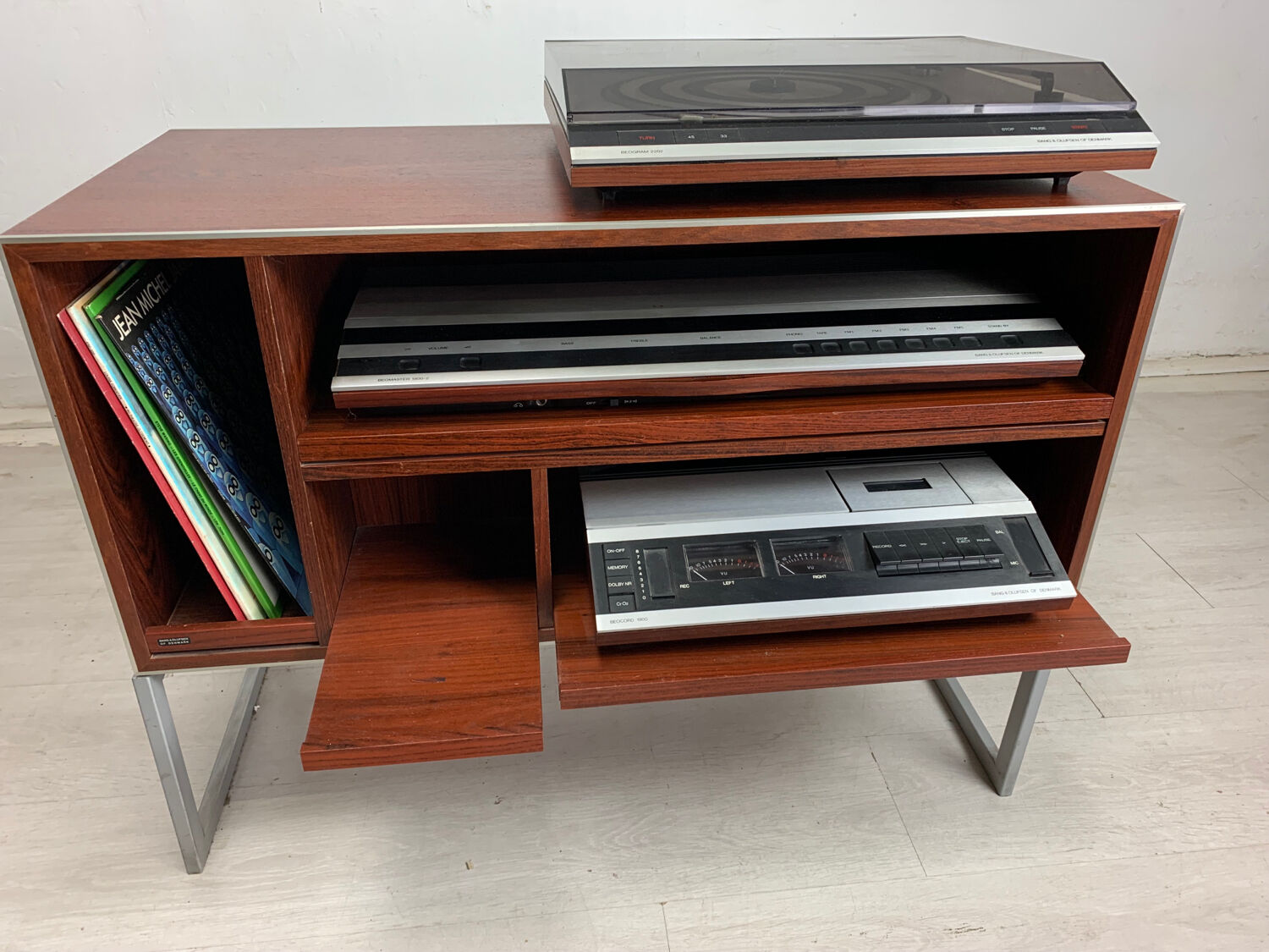 Hi-fi bang and olufsen cabinet