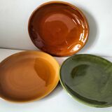 Set of green and amber enamelled plates