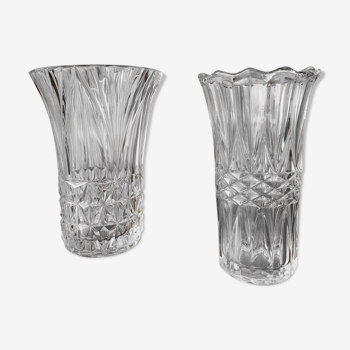 Set de 2 grands vases en verre sizelé vintage.