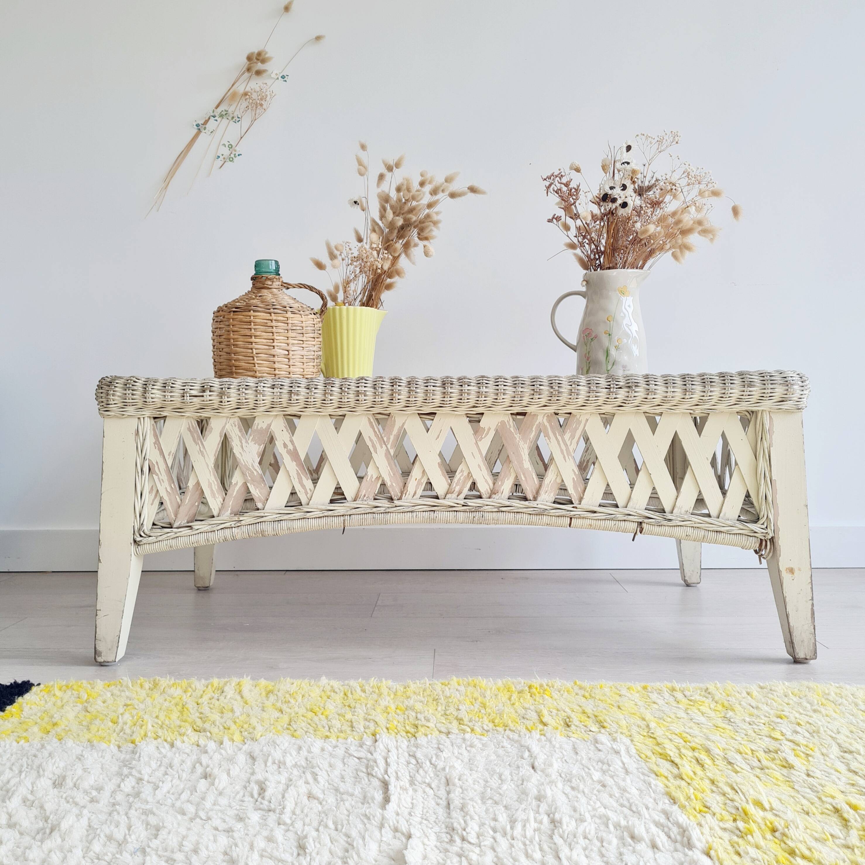 Table basse rotin blanc patiné plateau verre