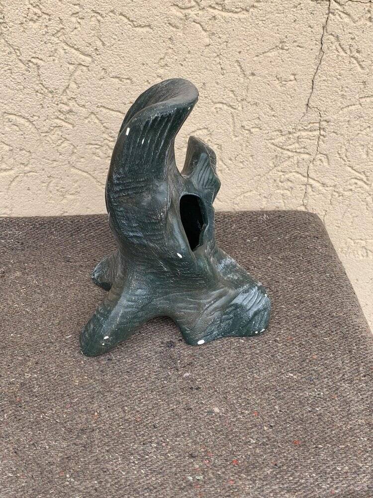 Vase brutaliste en céramique bleu sarcelle, Hongrie 1960s — silhouette sculpturale et ouverture centrale
