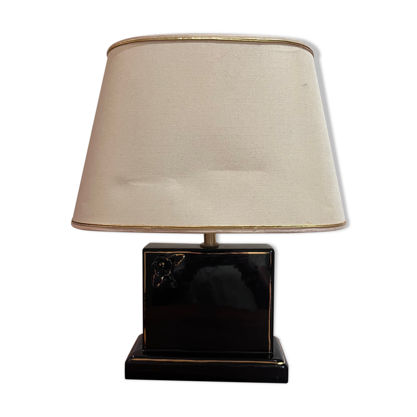 Ceramic lamp with rose decoration