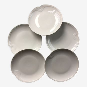5 white porcelain plates