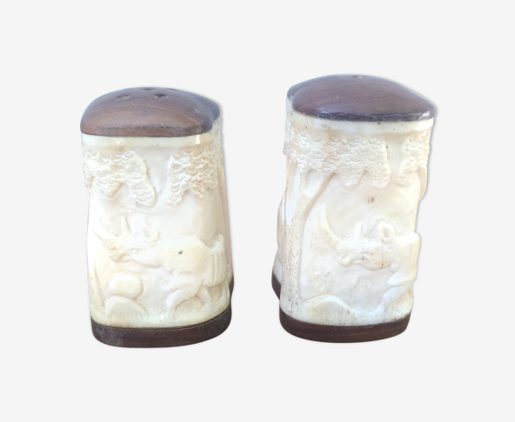 Saliére et poivrier en ivoire