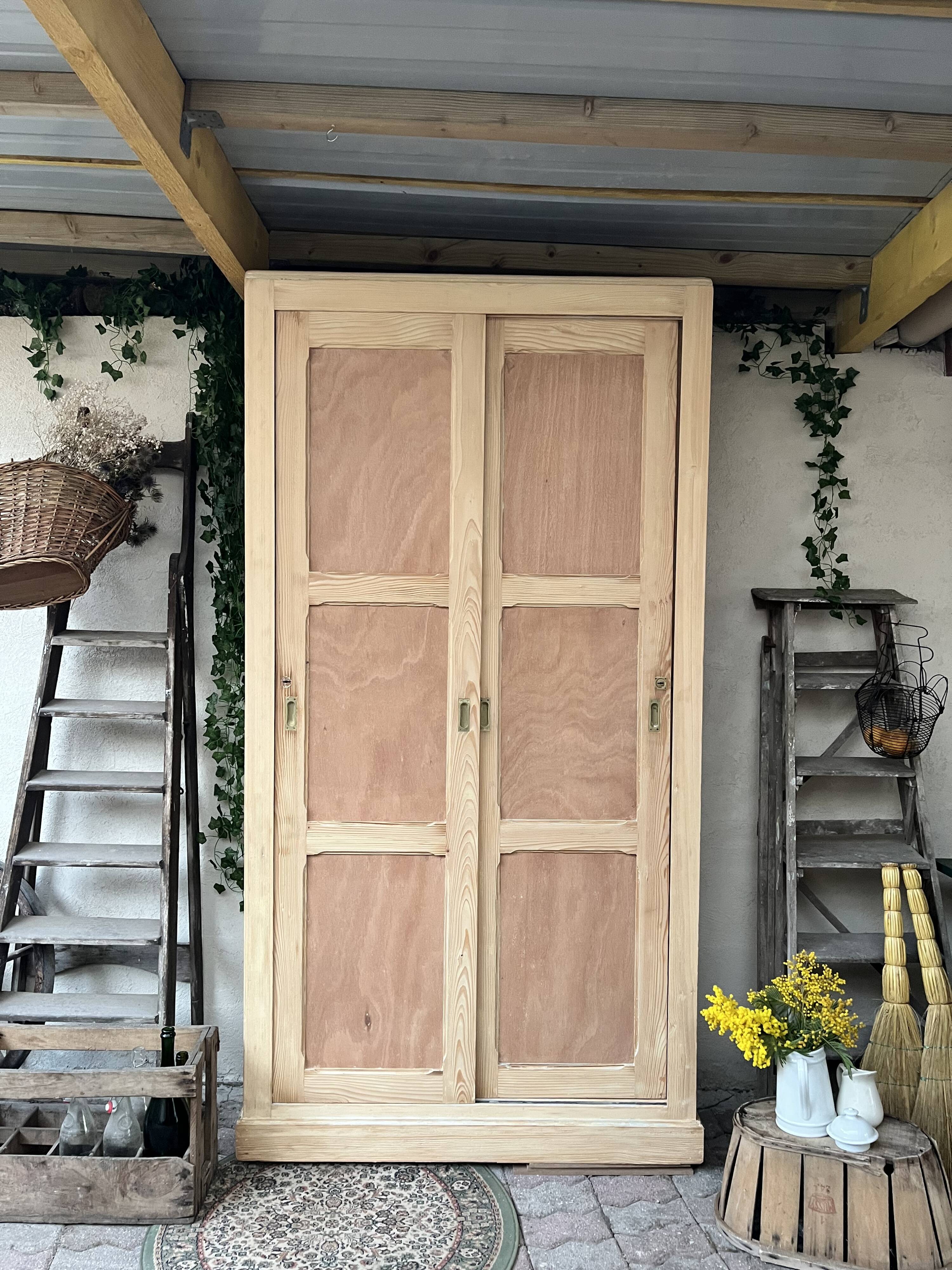 Meuble de métier, armoire en bois