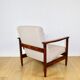 Fauteuil GFM-142 en tissu bouclé beige et bois foncé, design d'Edmund Homa, années 70