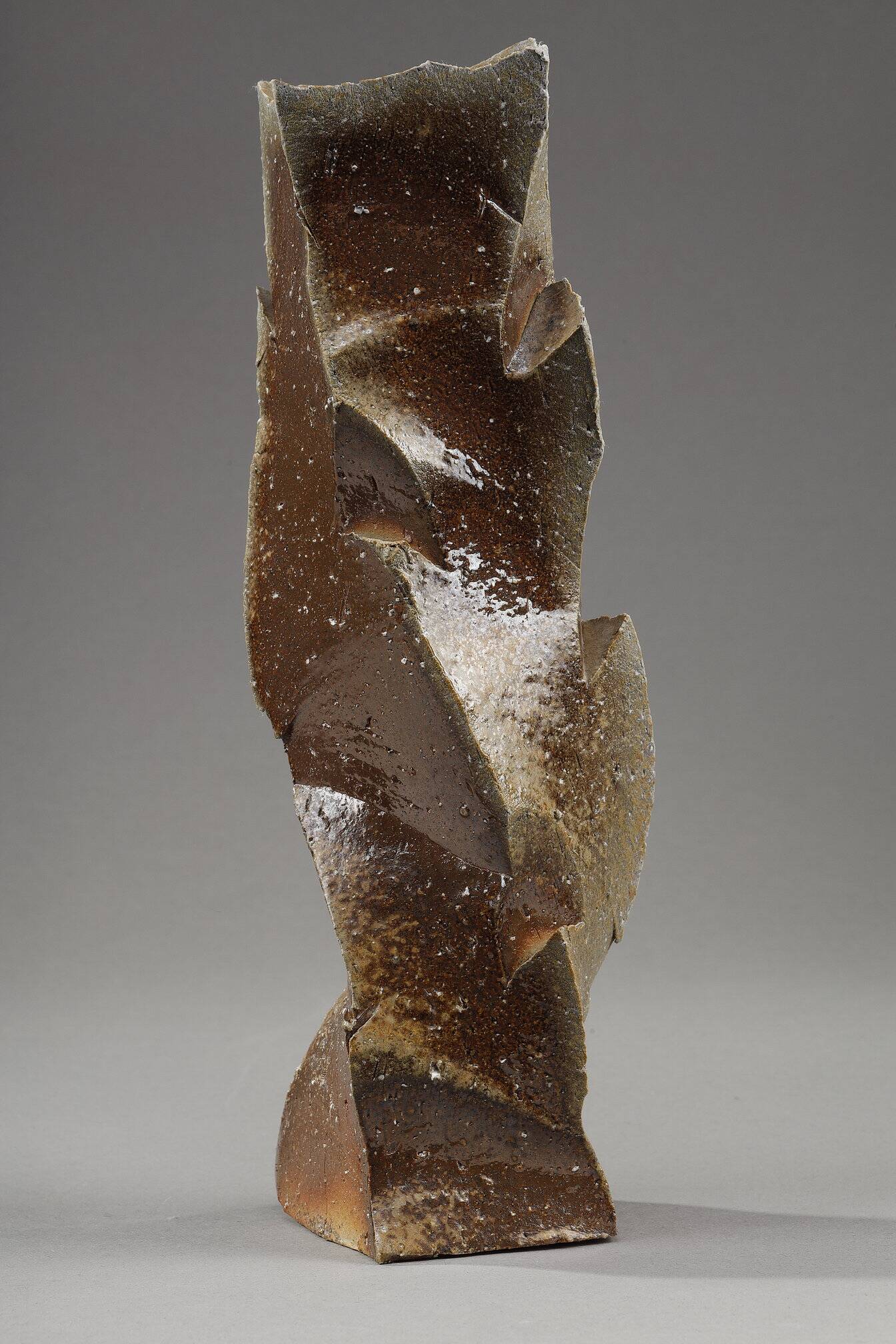Soliflore Bizen pottery sculpture from Mori Taiga, Japan