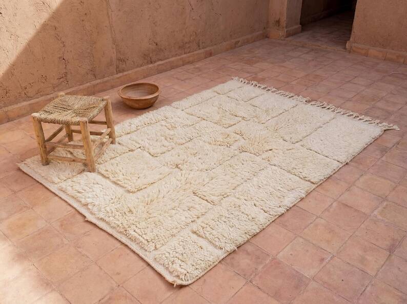 Tapis berbère en laine naturelle fait main traditionnelle taille 1.5/2.5 m