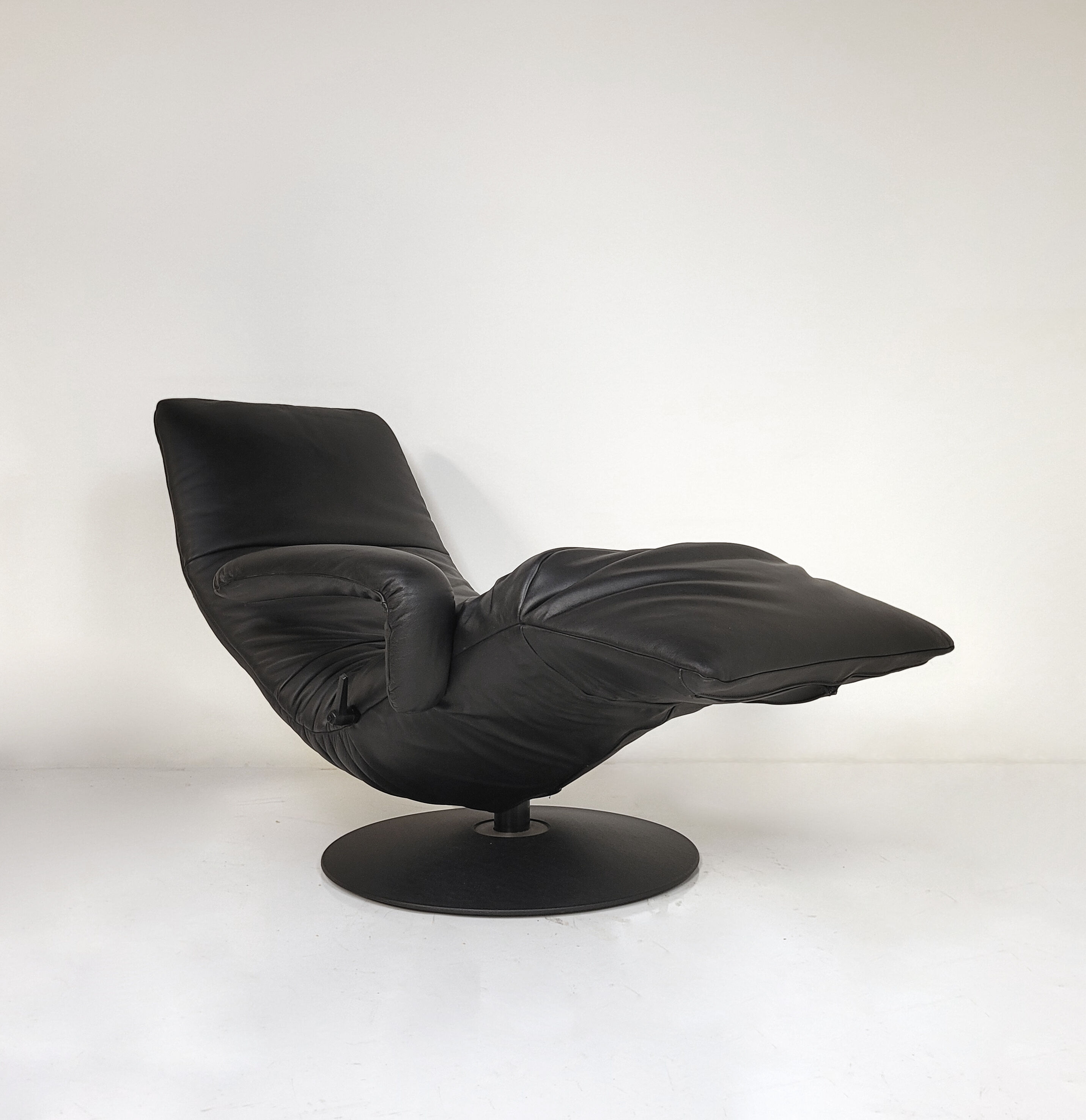Jori Yoga Relax armchair in black leather