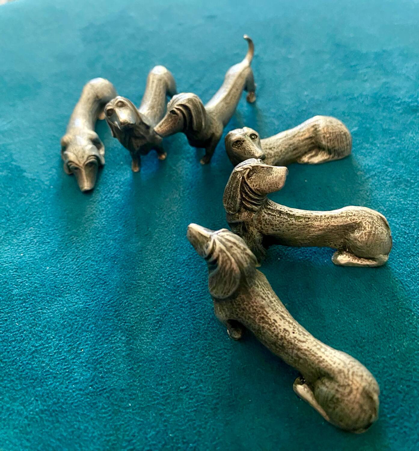 12 old dog-shaped Etains du Manoir knife holders