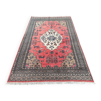 Handmade pink Pakistani rug