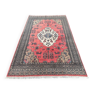 Handmade pink Pakistani rug