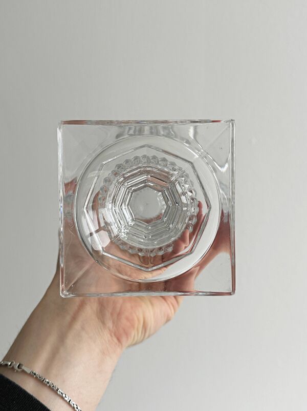 Vase ancien en verre épais sur pied