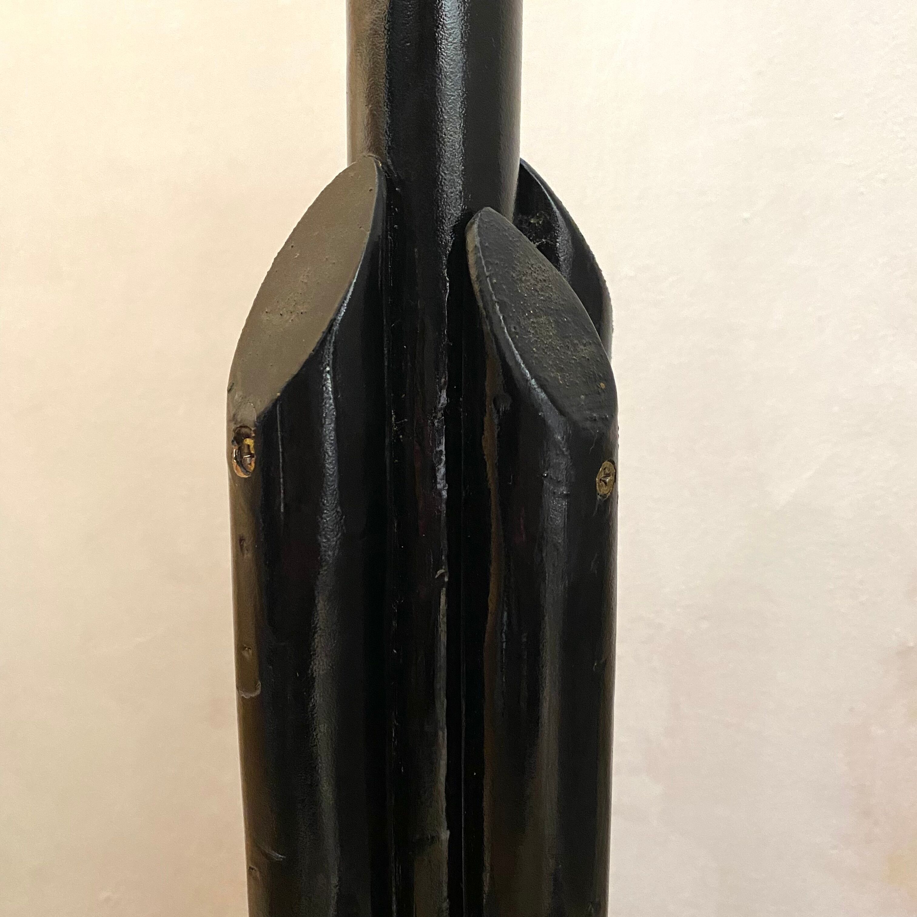 Black rattan parrot coat rack