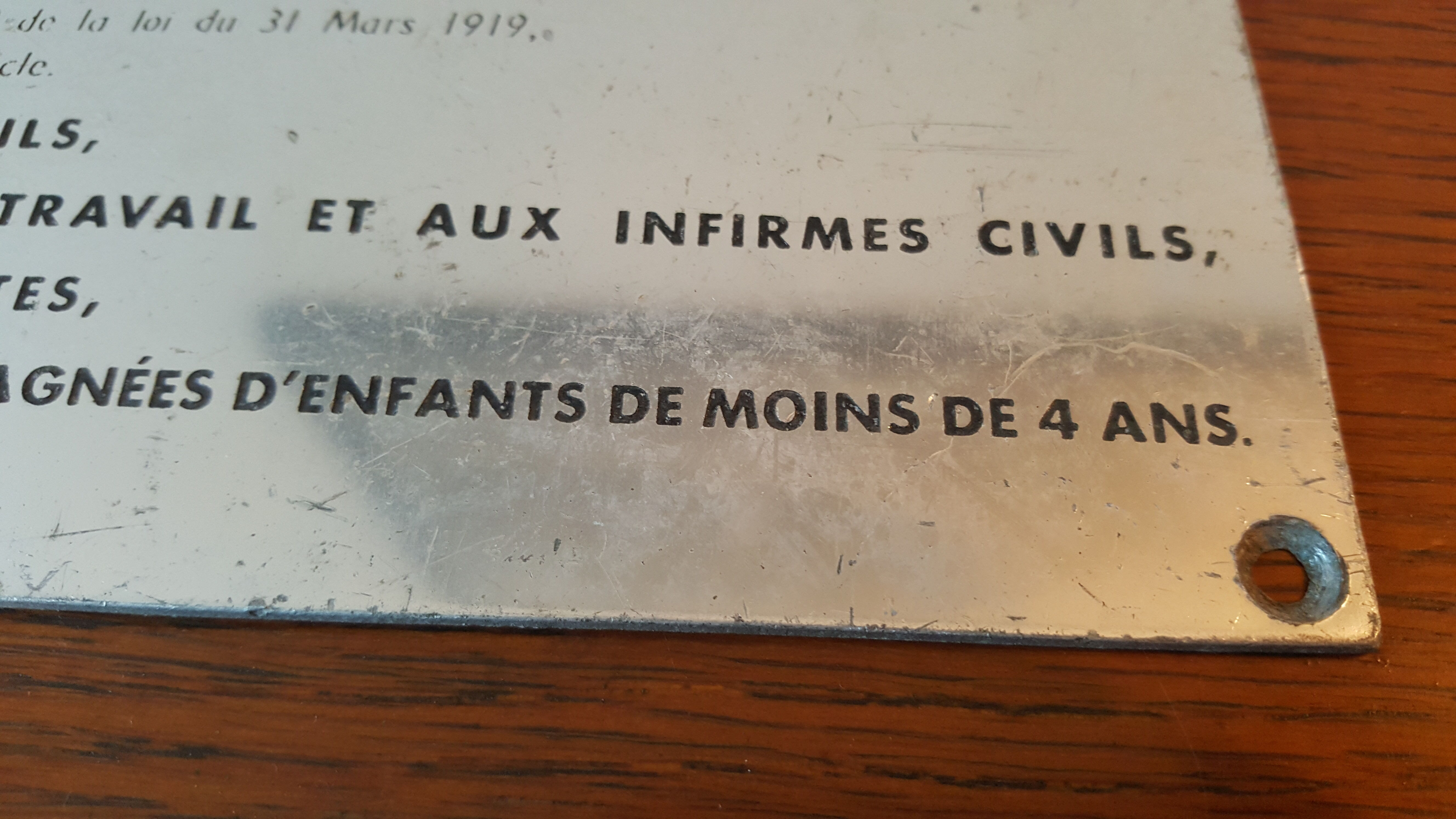 Ancienne plaque métallique places réservées mutilés de guerre transport en commun sncf