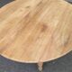 Table à manger ronde extensible à volets décapée en noyer brut 2 rallonges