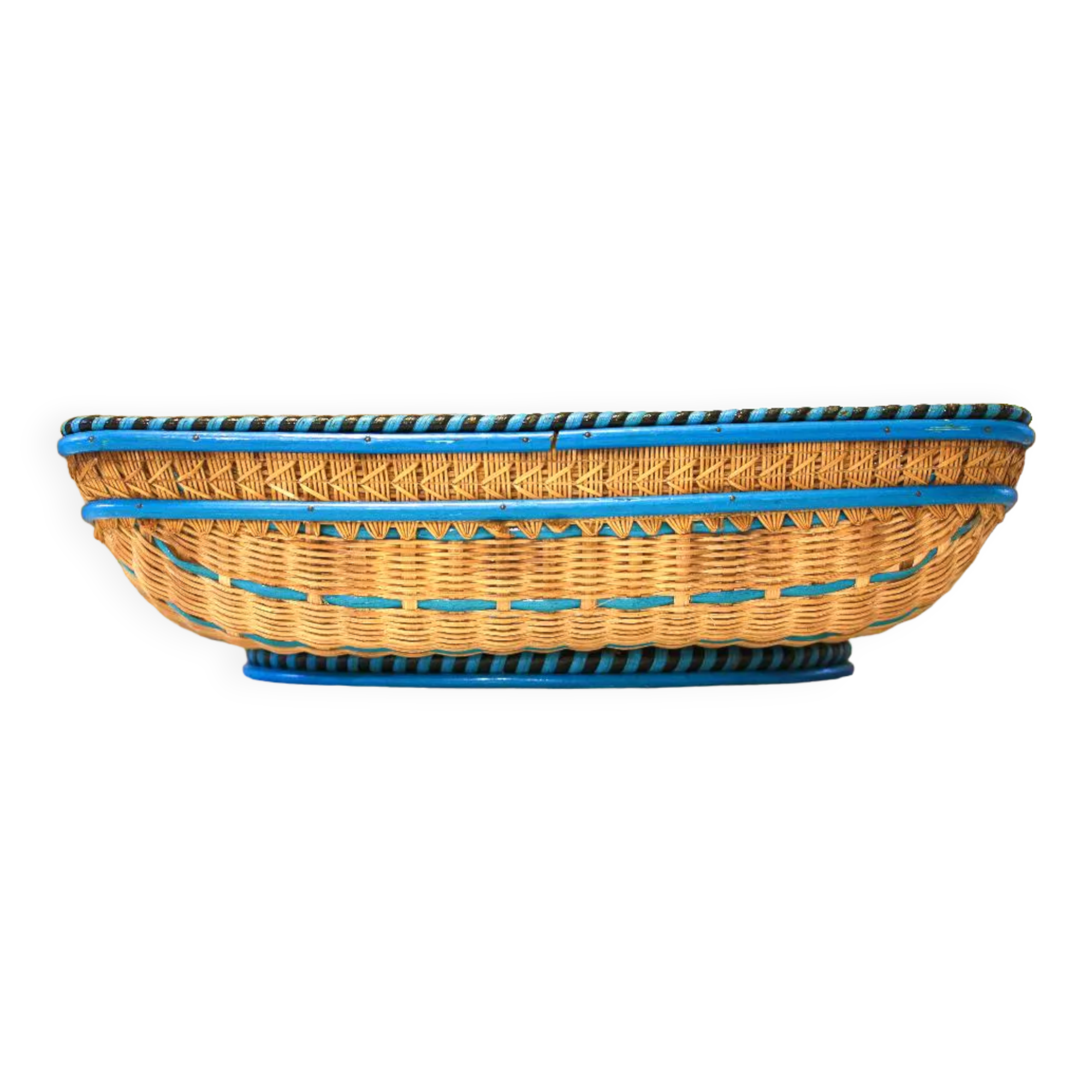 Presentation basket in woven and hand-painted wicker