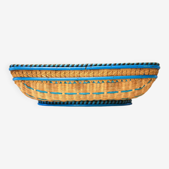 Presentation basket in woven and hand-painted wicker