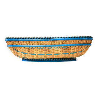 Presentation basket in woven and hand-painted wicker