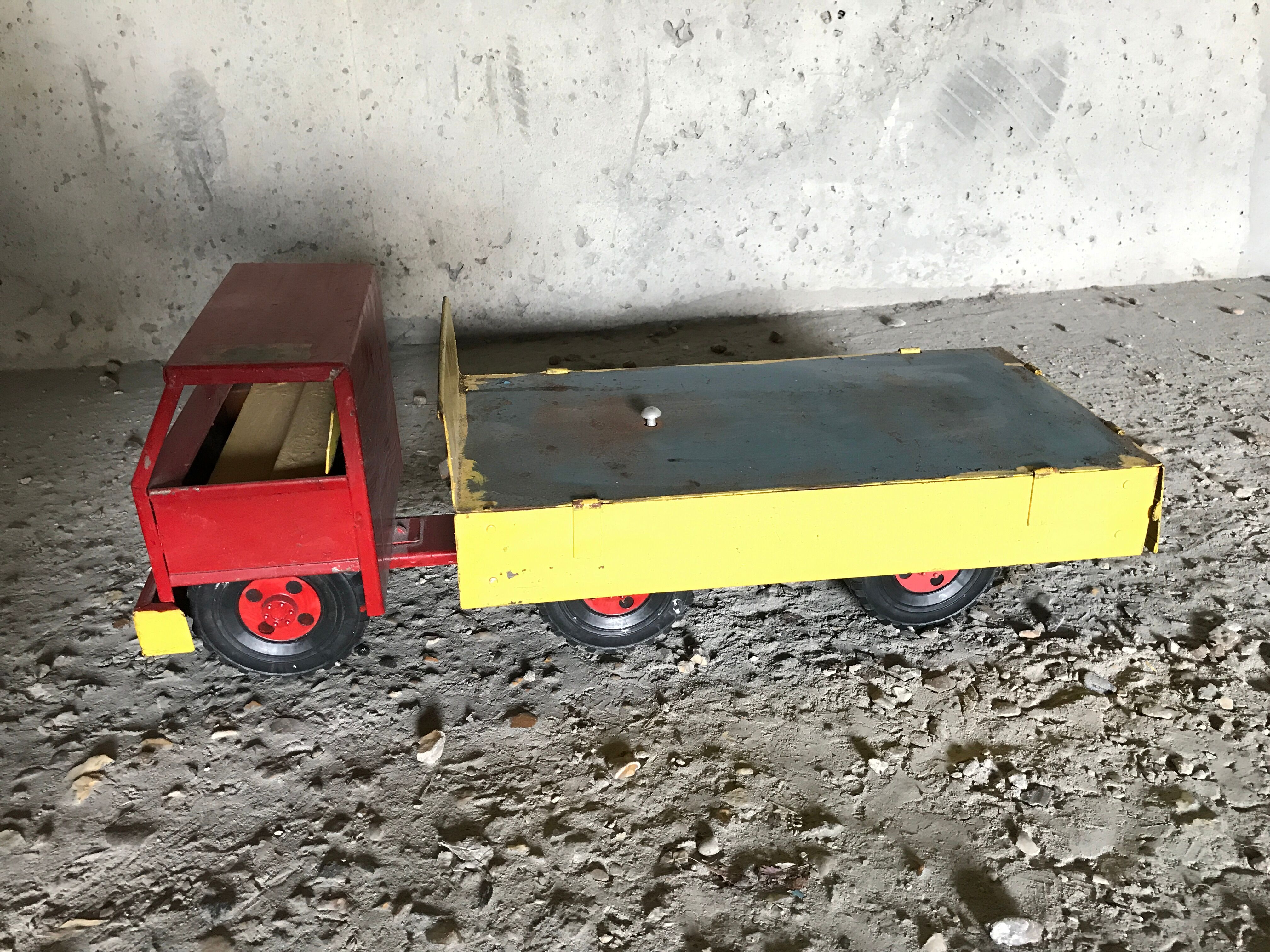 Former 50s metal dump truck vintage