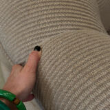 Paire de fauteuils vintage sculpturaux en tissu chenillé côtelé beige