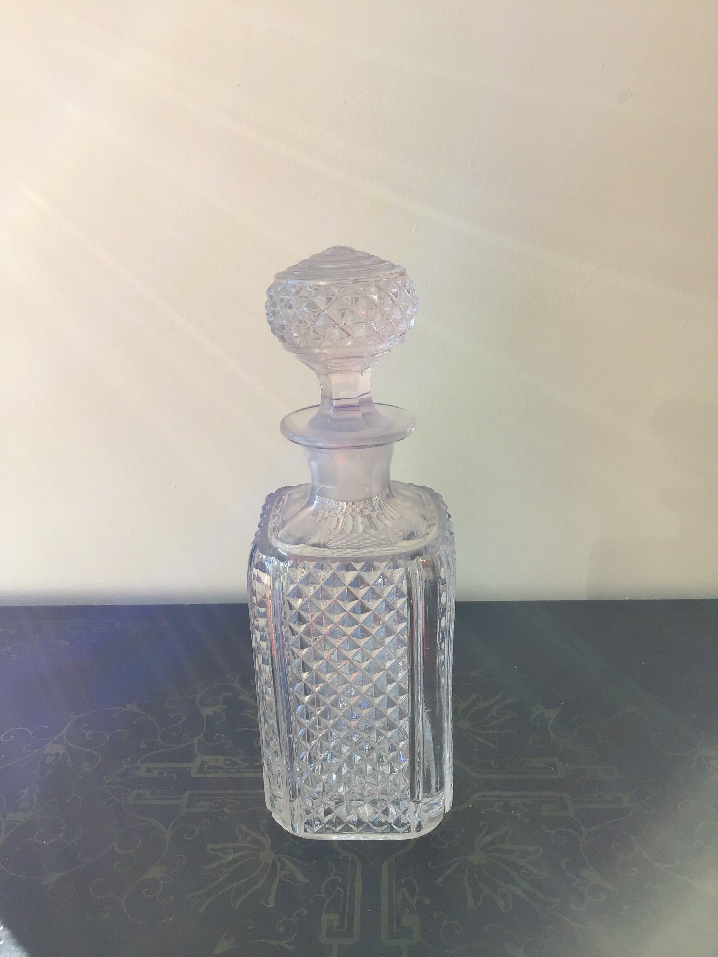 Fully chiseled crystal decanter