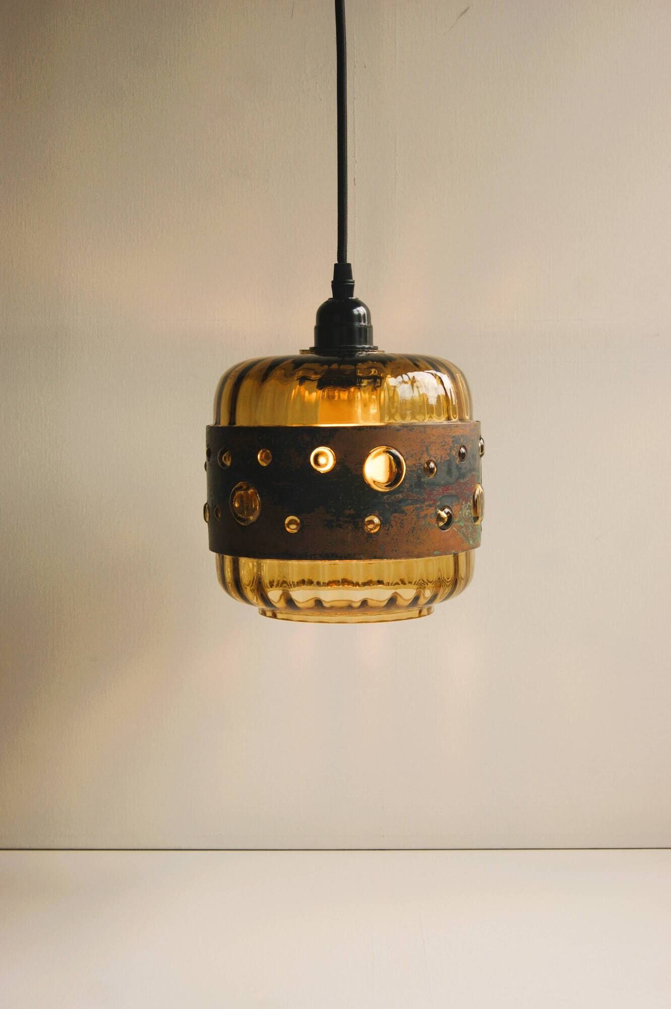 Mid-century brutalist ceiling lamp in green colored glass and copper. Design by Nanny Still - 1960s.