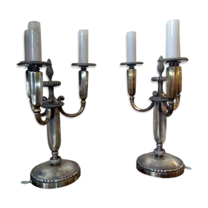 paire de candélabres à trois éclairages en bronze argenté